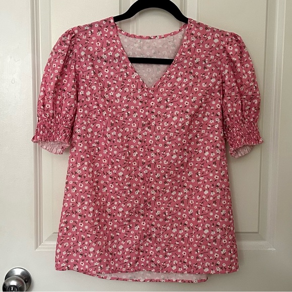 Pink Dainty Floral V-Neck Top Puff Short Sleeves - Picture 1 of 4